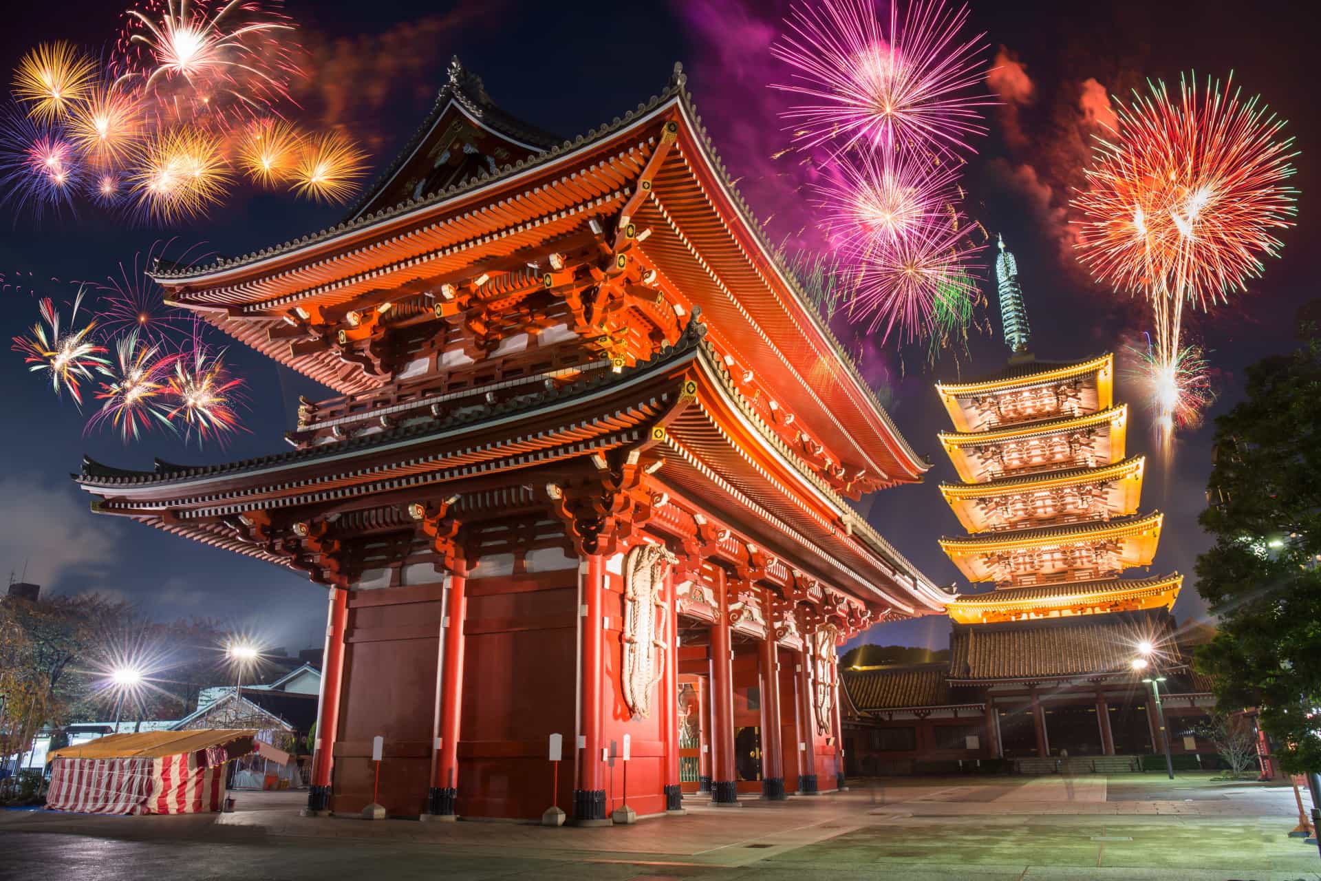 храм Асакуса в Токио на новый год